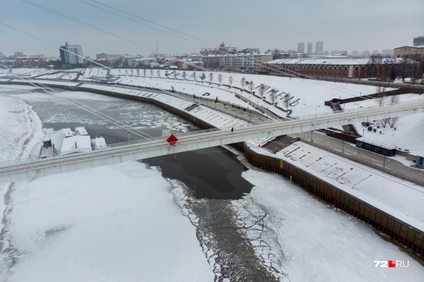 Тура постепенно замерзает Тура постепенно замерзает