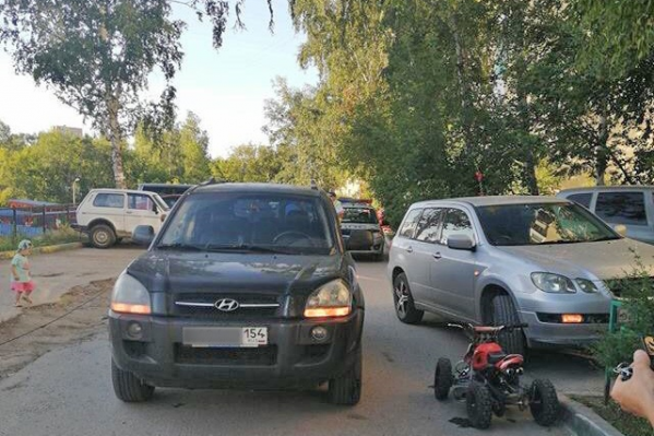 На месте ДТП работает экипаж ГИБДД На месте ДТП работает экипаж ГИБДД 