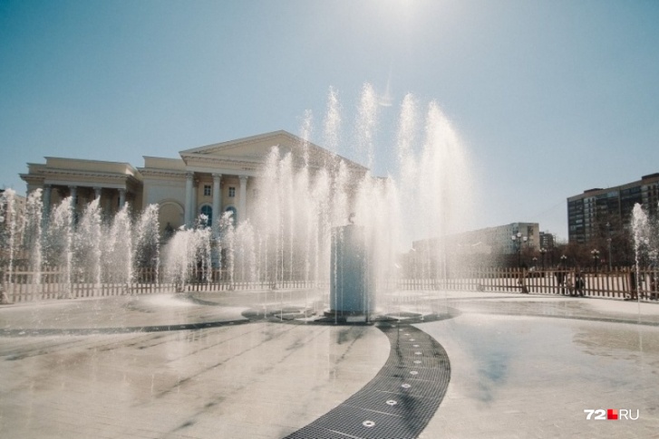 В этом году один из самых фонтанов нашего города — на площади у драмтеатра — запустят не раньше начала лета. И на это есть как минимум две причины 