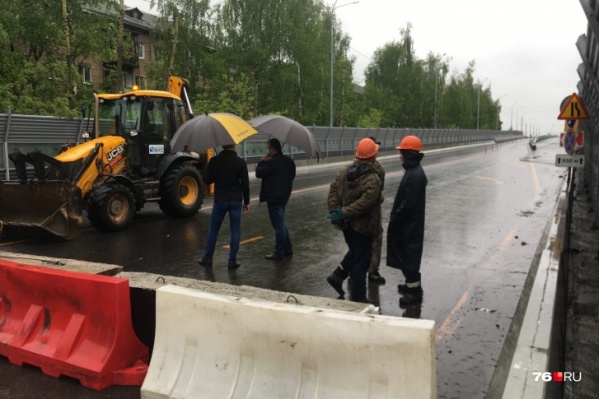 Путепровод открыли в мае, но спустя несколько недель перекрыли движение Путепровод открыли в мае, но спустя несколько недель перекрыли движение