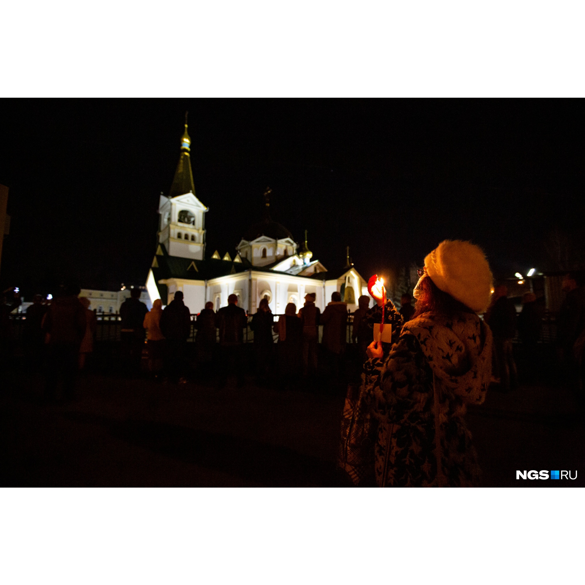 После временного закрытия церквей для прихожан православные активисты создали петицию, в которой требовали открыть двери храмов на Пасху всем верующим, пришедшим на ночную службу. Губернатор назвал такие призывы нарушением закона и попросил православных сибиряков все-таки остаться дома После временного закрытия церквей для прихожан православные активисты создали петицию, в которой требовали открыть двери храмов на Пасху всем верующим, пришедшим на ночную службу. Губернатор назвал такие призывы нарушением закона и попросил православных сибиряков все-таки остаться дома