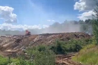 Из-зпод земли вырываются столбы дыма Из-зпод земли вырываются столбы дыма