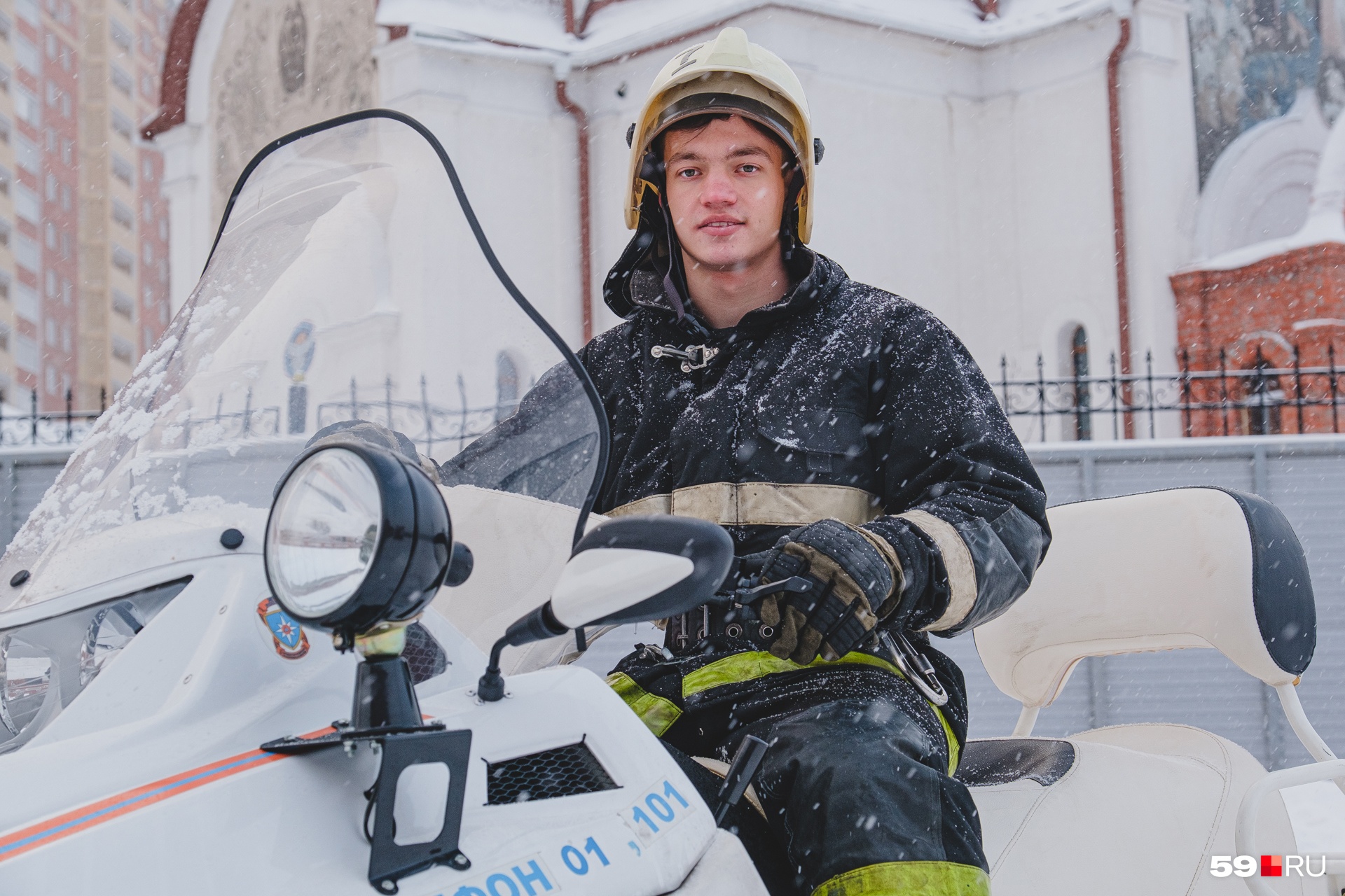 Владислав работает пожарным <nobr class="_">2,5 года</nobr> и набирается опыта