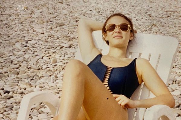 18-летняя Алена в тех самых золотых очках Cartier, которые ей подарил сын влиятельного тюменца 18-летняя Алена в тех самых золотых очках Cartier, которые ей подарил сын влиятельного тюменца