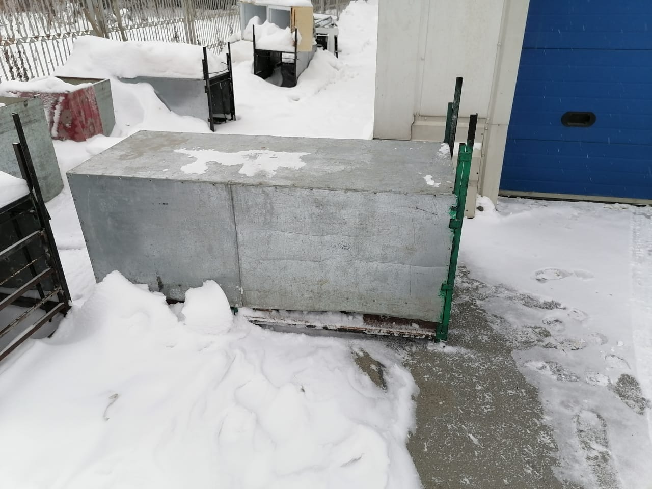 В центре пояснили, что такой тип ловушек устанавливают на промзонах. Они достаточно прочные и большие — животные могут там двигаться В центре пояснили, что такой тип ловушек устанавливают на промзонах. Они достаточно прочные и большие — животные могут там двигаться