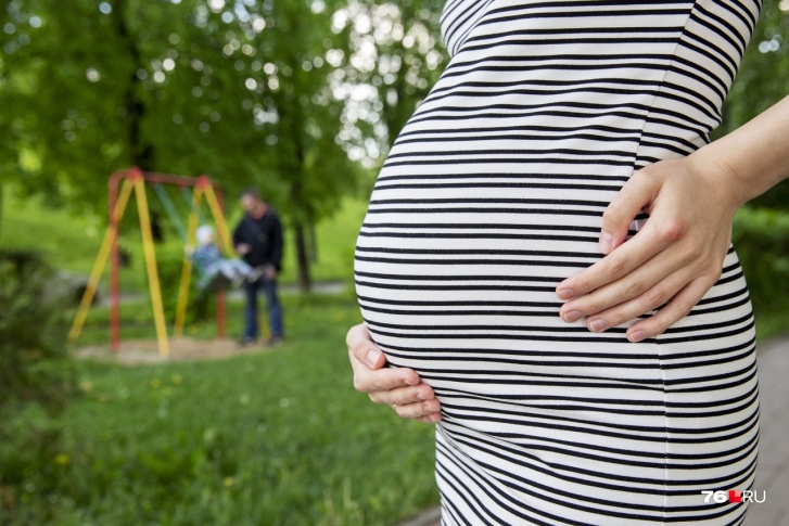 Выплата полагается женщинам, вставшим на учет в ранние сроки беременности — до 12 недель