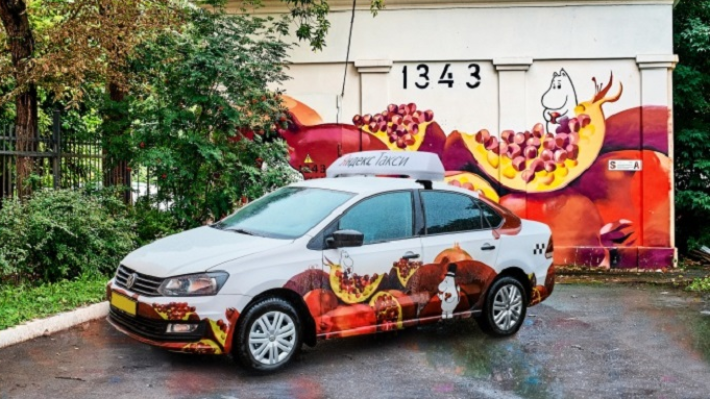 На рисованной машине — в «Желейный ресторан»: приложение «Яндекс.Такси» будто раскрасили дети