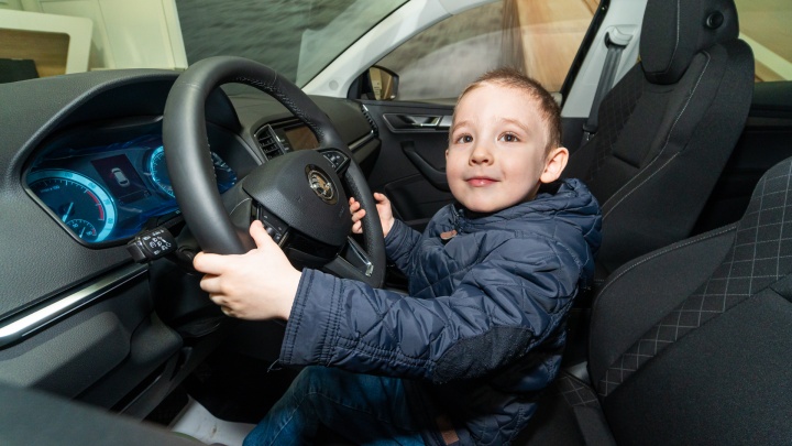 Справится даже ребенок: как выбрать машину, ориентируясь на мнение младших членов семьи