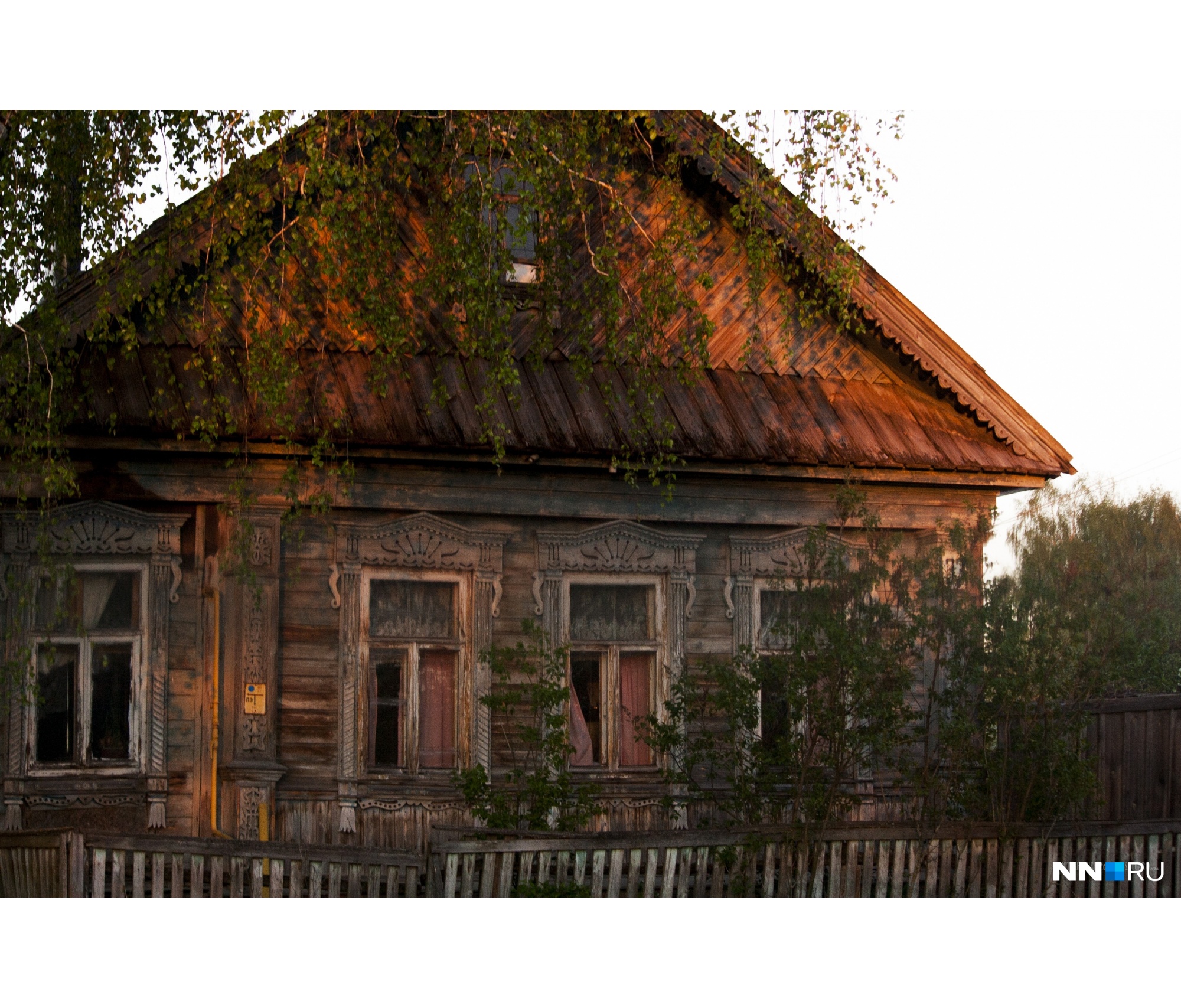 Только посмотрите, какая тонкая резьба на этом доме Только посмотрите, какая тонкая резьба на этом доме