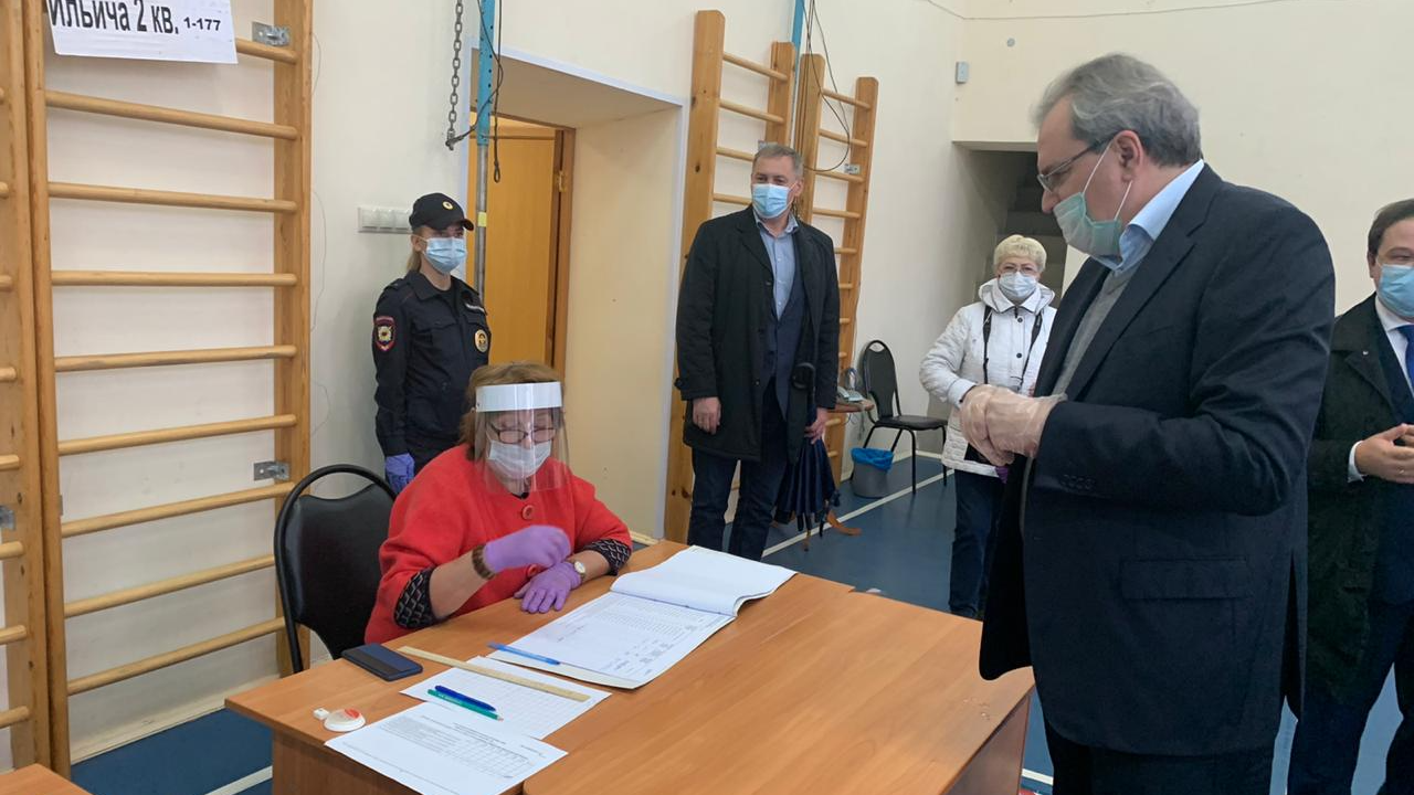 Советник президента России Валерий Фадеев не нашёл замечаний на избирательных участках Архангельска