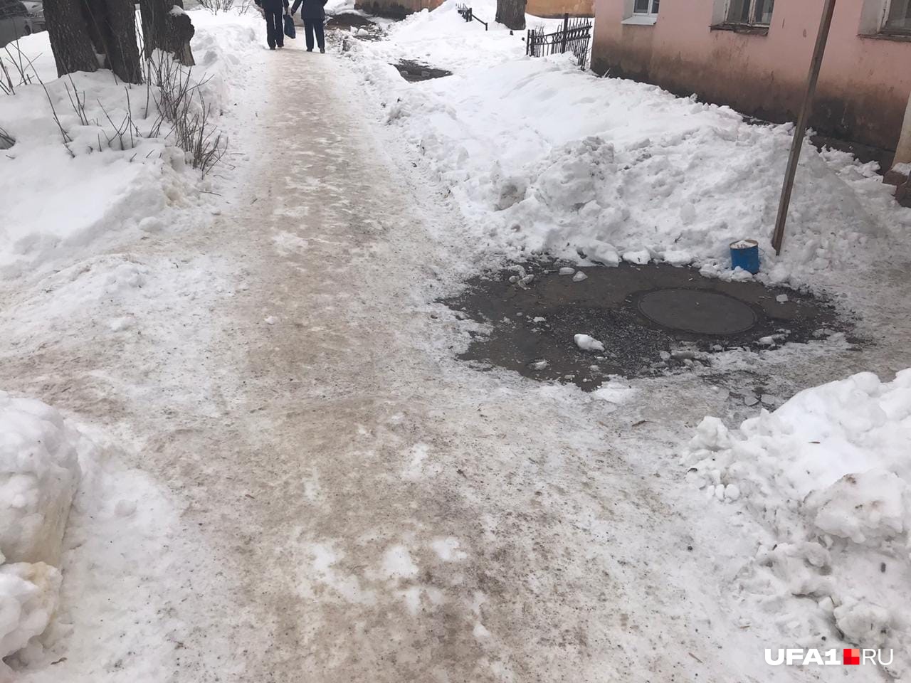 Именно на этом месте произошла драка, в ходе которой, предположительно, до смерти избили уфимского педофила Именно на этом месте произошла драка, в ходе которой, предположительно, до смерти избили уфимского педофила