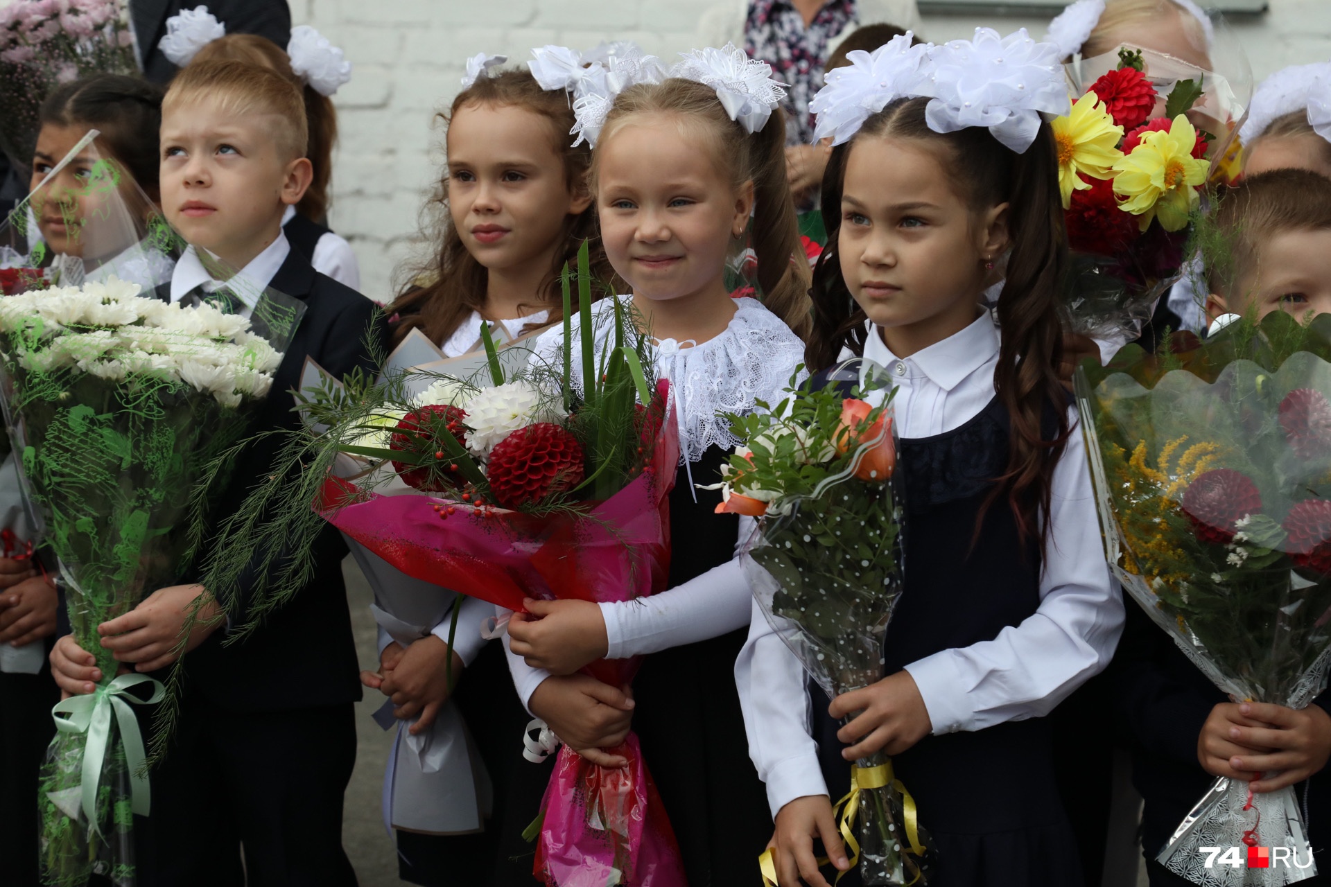 Школьники челябинска сегодня. Школа 52 Челябинск. Школа номер 7 Челябинск. Челябинск школа 115 осень 2013. Школа 30 Челябинск отзывы.