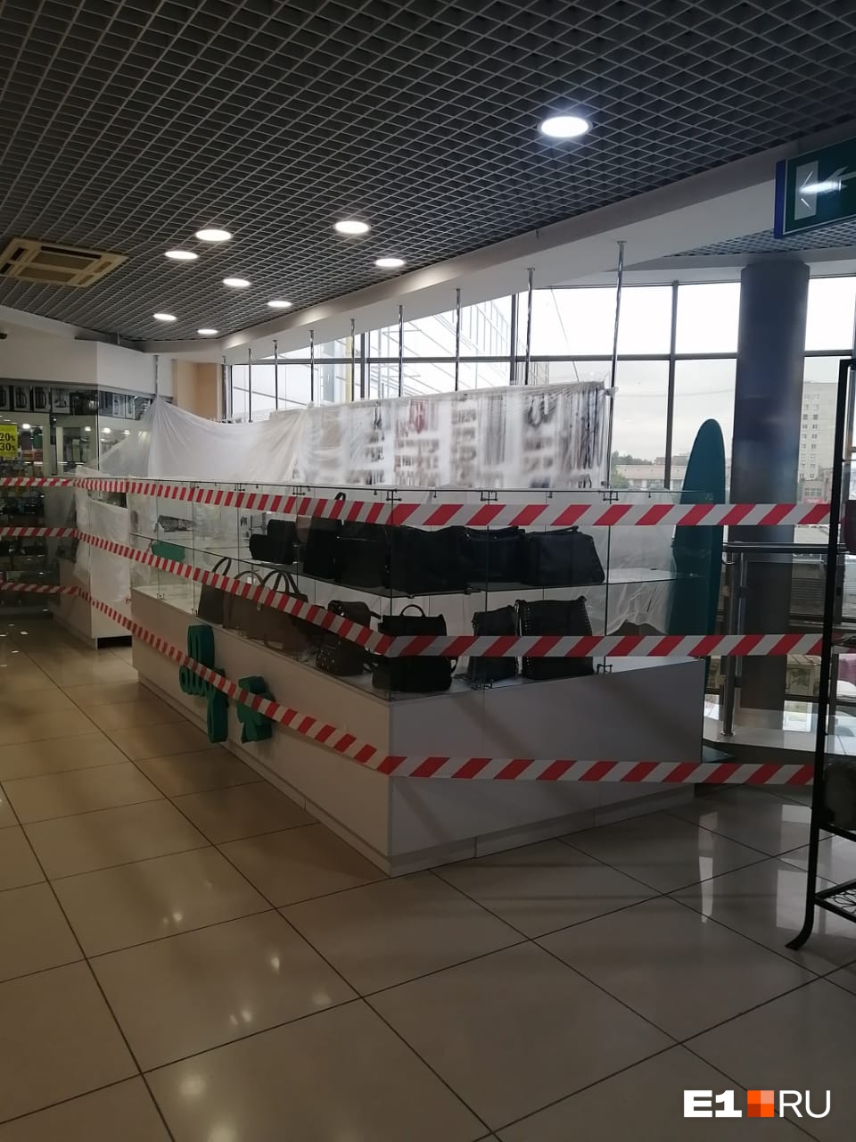 К сумкам сейчас даже не подойти К сумкам сейчас даже не подойти