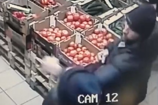 Драку устроили прямо в магазине Драку устроили прямо в магазине
