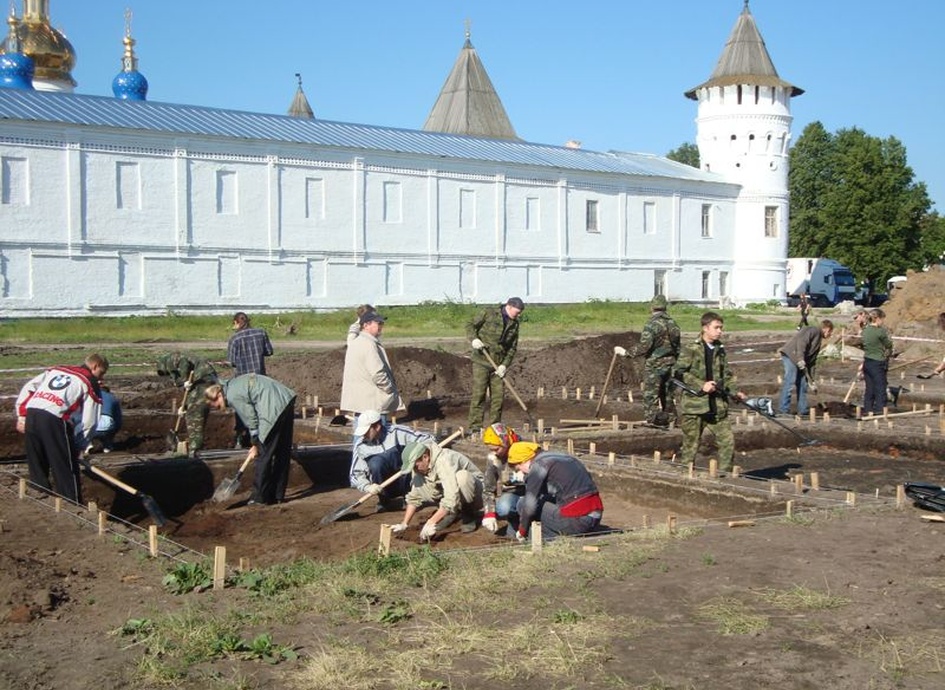 Раскопки в Тобольске в 2012 году у кремля