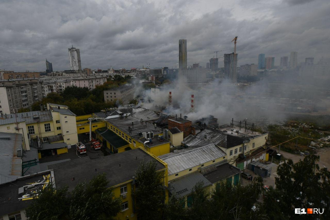 Пожар в екатеринбурге сейчас фото