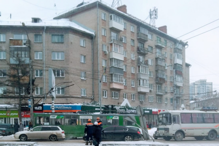 Так сейчас выглядит пробка на площади Станиславского — движение замедленно Так сейчас выглядит пробка на площади Станиславского — движение замедленно
