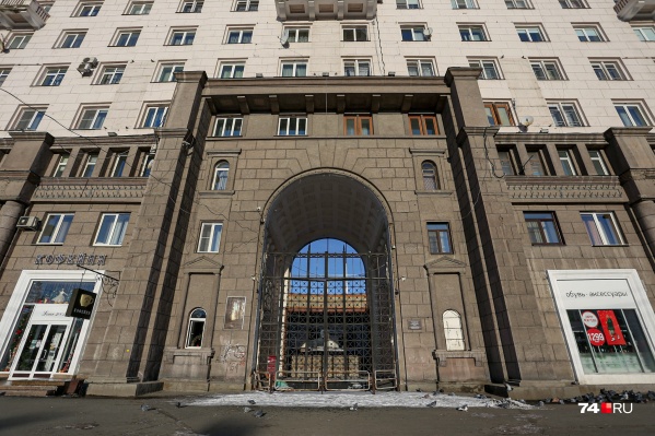 Жильцы через суд добились сноса пристроя за аркой Жильцы через суд добились сноса пристроя за аркой