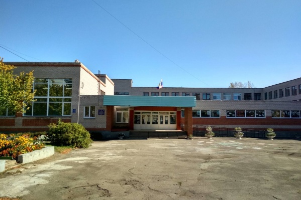 В школе загорелась крыша над спортзалом В школе загорелась крыша над спортзалом 