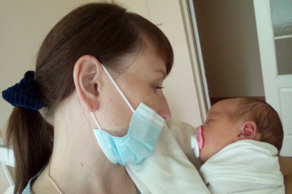 Многодетной маме 23 года, и этот ребёнок у неё уже четвёртый Многодетной маме 23 года, и этот ребёнок у неё уже четвёртый