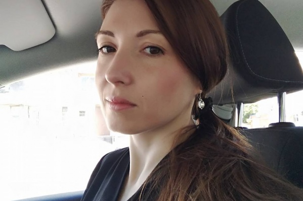 Иномарка женщины вылетела на встречную полосу и столкнулась там с грузовиком Иномарка женщины вылетела на встречную полосу и столкнулась там с грузовиком