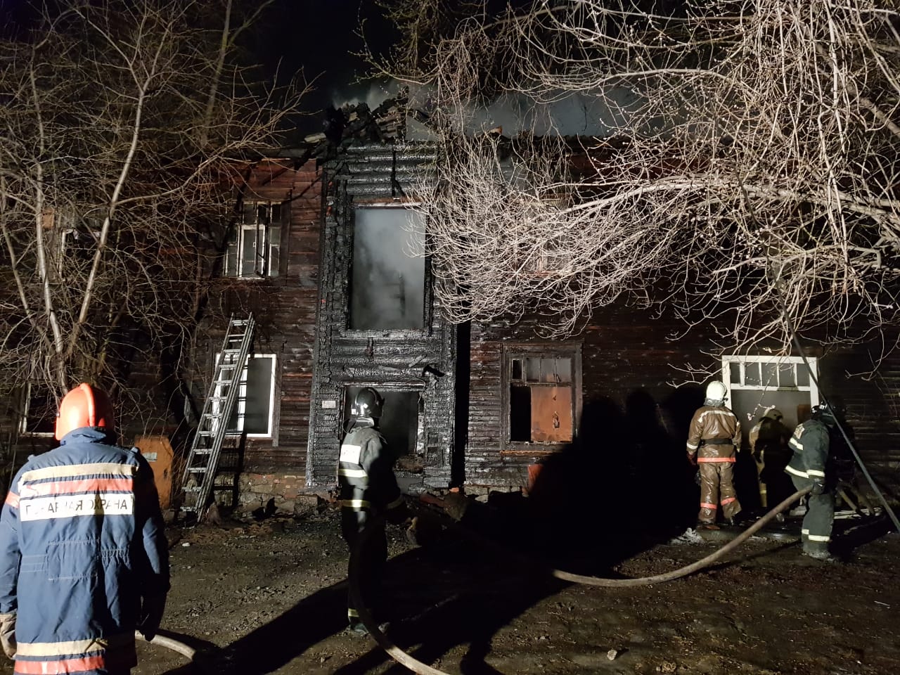 Поджигатель домов. Пожар в деревянном многоквартирном доме.