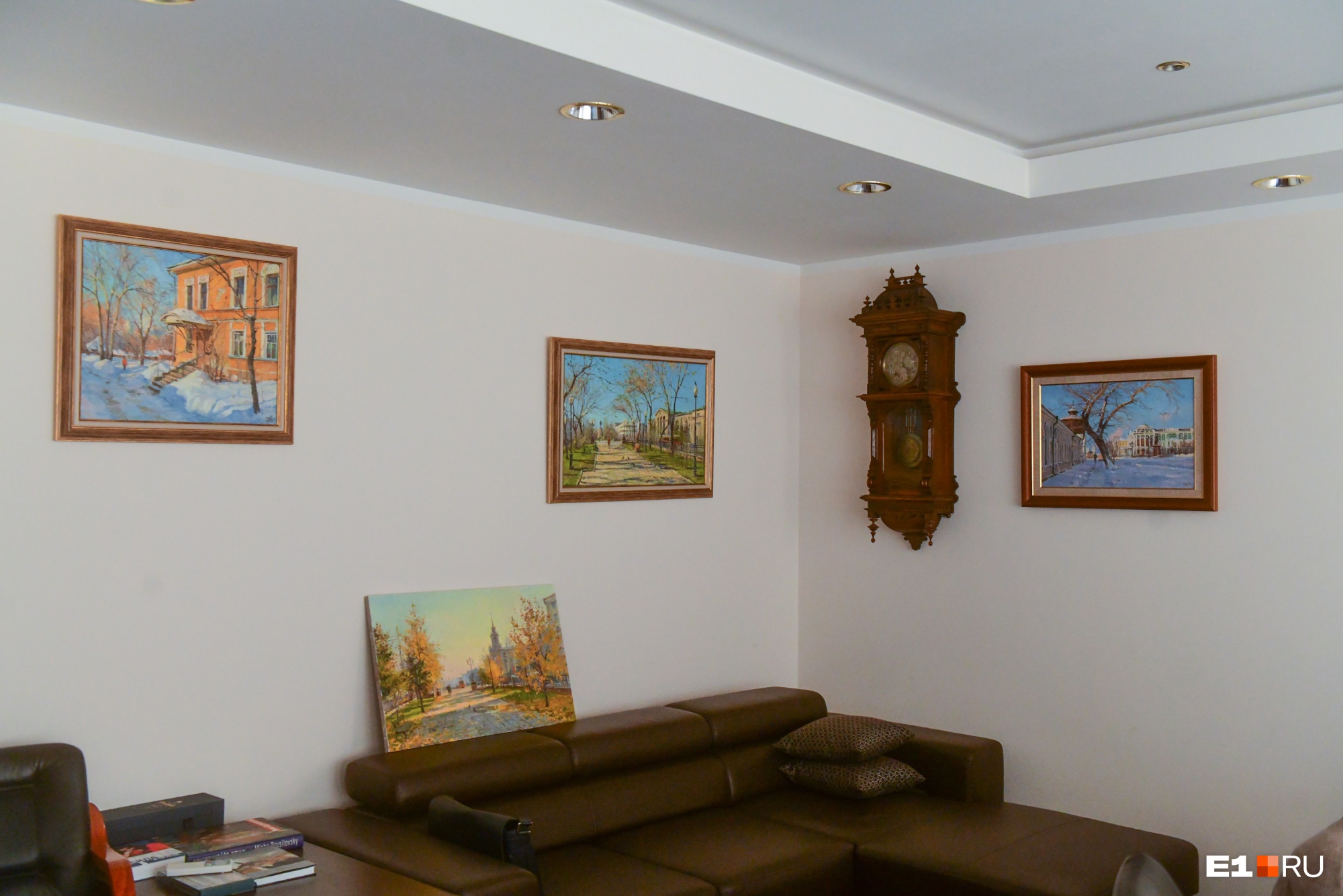 Сейчас часть собрания работ уральских художников хранится в кабинете нового собственника здания бывшего склада