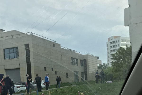 Тело, накрытое пакетом, лежало несколько часов Тело, накрытое пакетом, лежало несколько часов