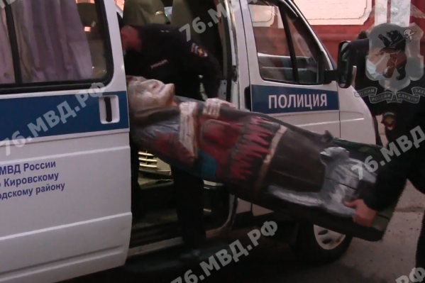 Мужчине так понравилась Яга, что он решил её украсть Мужчине так понравилась Яга, что он решил её украсть