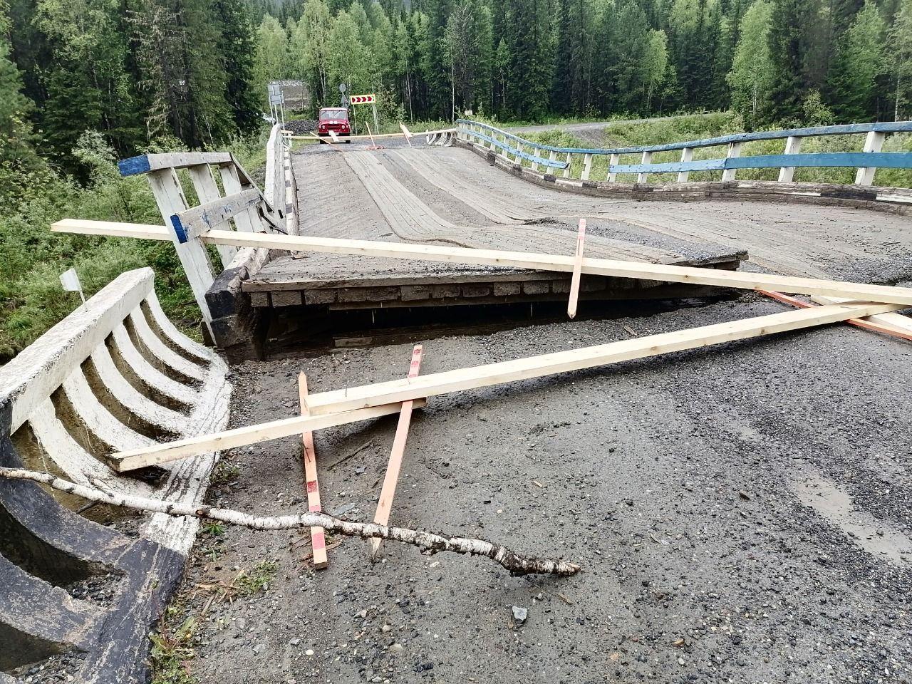 Мост в Курагинском районе перекрыли вчера утром. В объезд водителям придется проехать 600 километров