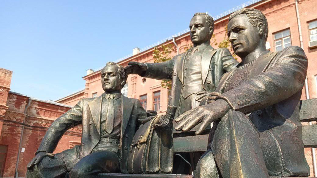Скульптура архитекторам, восстановившим Сталинград после войны, появилась в центре Волгограда