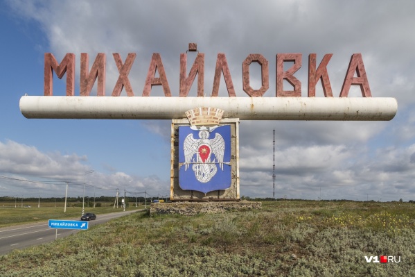 Полицейский отправился за город после рабочего дня Полицейский отправился за город после рабочего дня 
