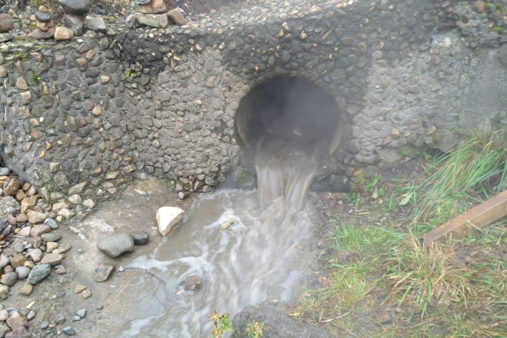 Грязная вода потекла около 11:00 Грязная вода потекла около 11:00