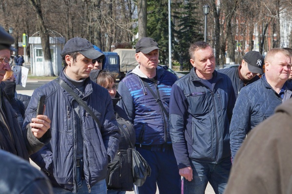 Люди вышли «подышать против <a href="https://76.ru/text/gorod/69109117/" target="_blank" class="_">электронных пропусков</a>» Люди вышли «подышать против <a href="https://76.ru/text/gorod/69109117/" target="_blank" class="_">электронных пропусков</a>»