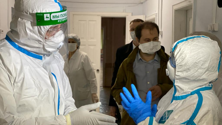 «Впечатление гнетущее»: Глеб Никитин посетил «красную зону», где лечат жителей с коронавирусной инфекцией