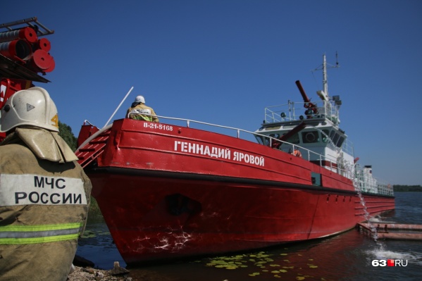 Катер понадобился, потому что в наружных источниках воды было недостаточно воды Катер понадобился, потому что в наружных источниках воды было недостаточно воды