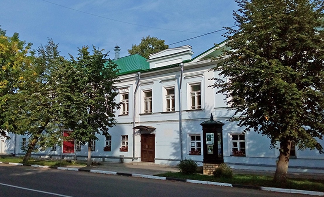 В этом городе находится музей ростовского купечества.