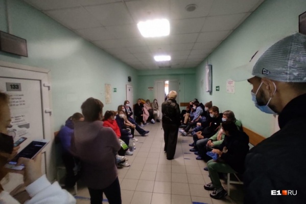 Больницы не рассчитаны на такой поток пациентов Больницы не рассчитаны на такой поток пациентов