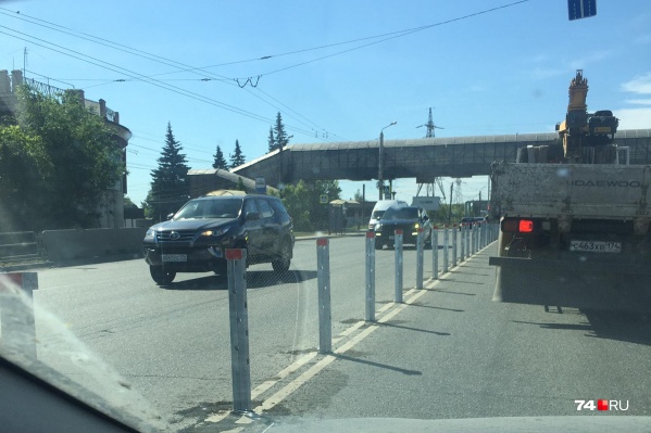Протяжённость разделительного ограждения составит один километр Протяжённость разделительного ограждения составит один километр