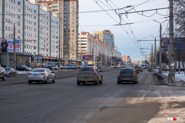 Один из первых, кто получит разделение встречных полос в следующем году, — Комсомольский проспект. Но в планах — не тросы, а газон посреди дороги Один из первых, кто получит разделение встречных полос в следующем году, — Комсомольский проспект. Но в планах — не тросы, а газон посреди дороги