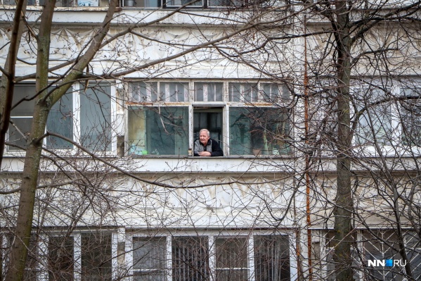 Сидя в четырех стенах сложно не впасть в отчаяние Сидя в четырех стенах сложно не впасть в отчаяние