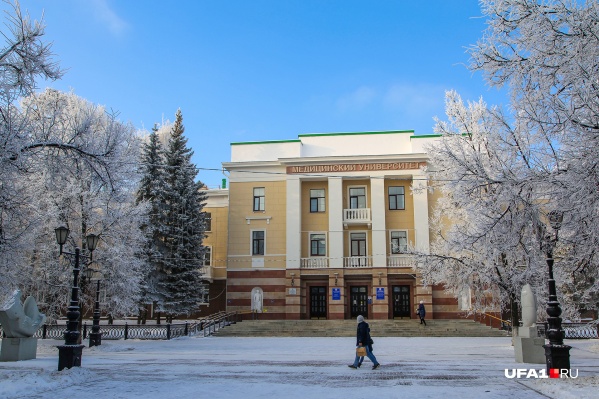 В инфекционных госпиталях можно заразиться коронавирусом. Этого и боятся студенты В инфекционных госпиталях можно заразиться коронавирусом. Этого и боятся студенты