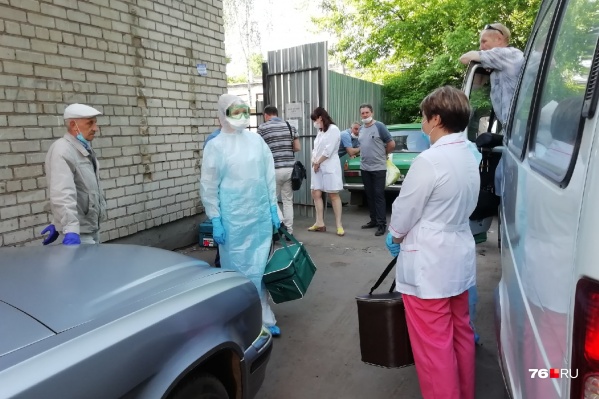 Лаборатории могут развернуть сотрудников больниц, которые привезли анализы на коронавирус Лаборатории могут развернуть сотрудников больниц, которые привезли анализы на коронавирус