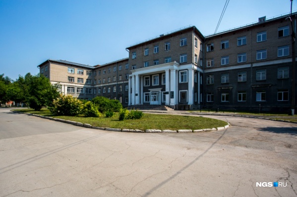 Больница продолжает работать, несмотря на ситуацию с коронавирусом Больница продолжает работать, несмотря на ситуацию с коронавирусом