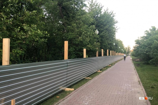 Подрядчики обещали не закрывать территорию парка полностью Подрядчики обещали не закрывать территорию парка полностью