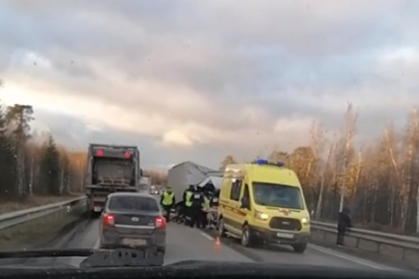 Сотрудники Госавтоинспекции разбираются в обстоятельствах аварии Сотрудники Госавтоинспекции разбираются в обстоятельствах аварии
