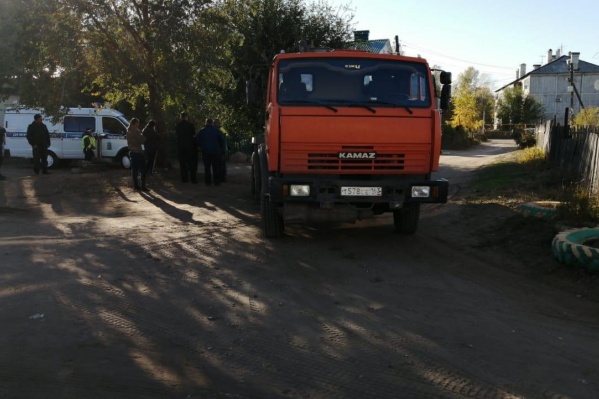 Школьник оказался под колёсами большегруза Школьник оказался под колёсами большегруза