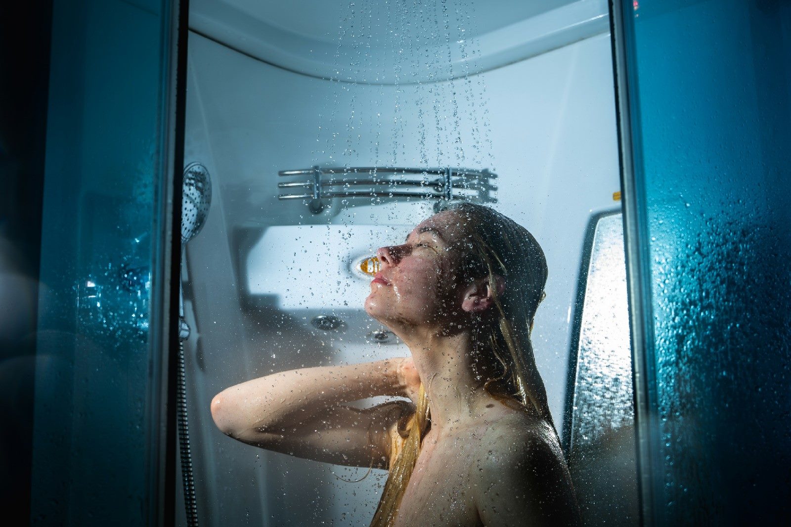 Контрастный душ — это откровенно холодная и очень горячая вода, никаких полумер!