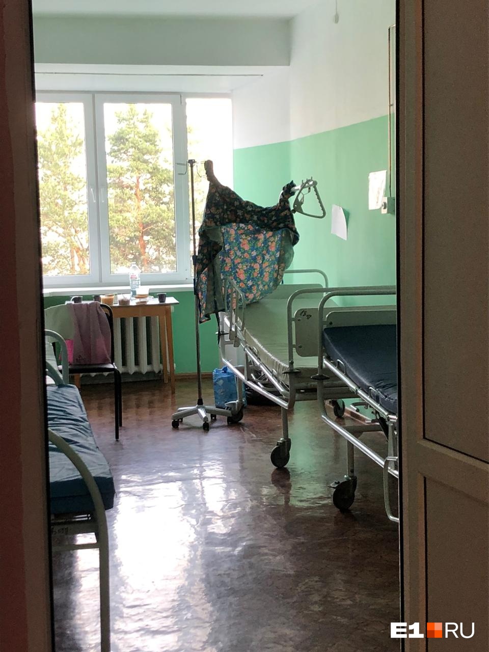 Еще одна палата отделения, которое находится в «красной зоне» Еще одна палата отделения, которое находится в «красной зоне»