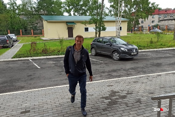 Навального не хотели пускать в зал суда Навального не хотели пускать в зал суда